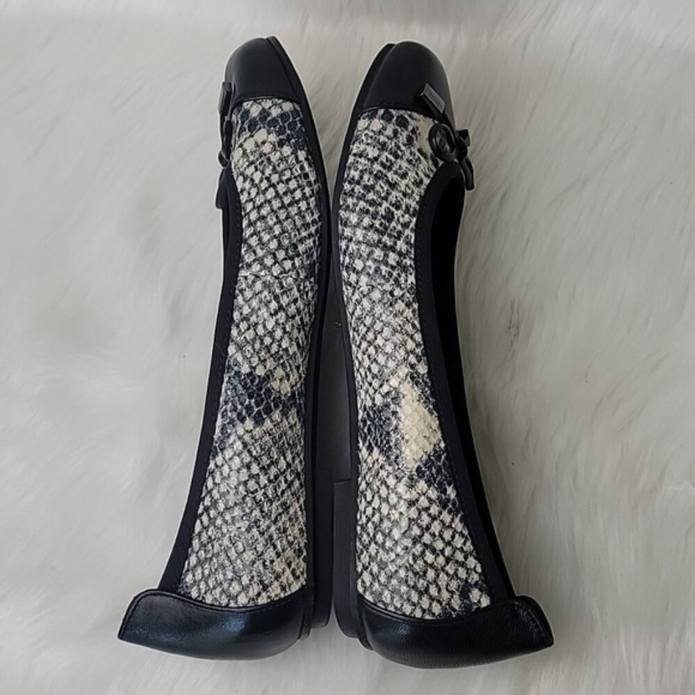 Vionic Black And Cream Snake Pattern Loafers - image 5